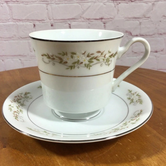 International Silver Company 326 Springtime - 6 Piece Place Setting - Picture 4 of 6